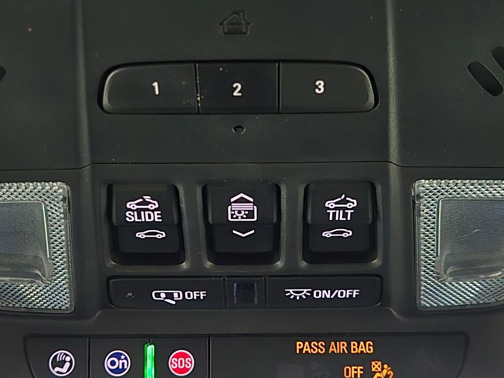 Used 2024 Buick Enclave Essence image 11