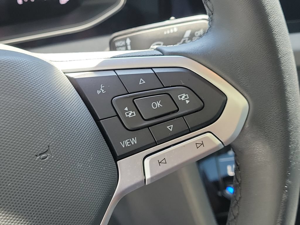 Certified 2025 Volkswagen Jetta SE w/ Sunroof Package FWD image 30