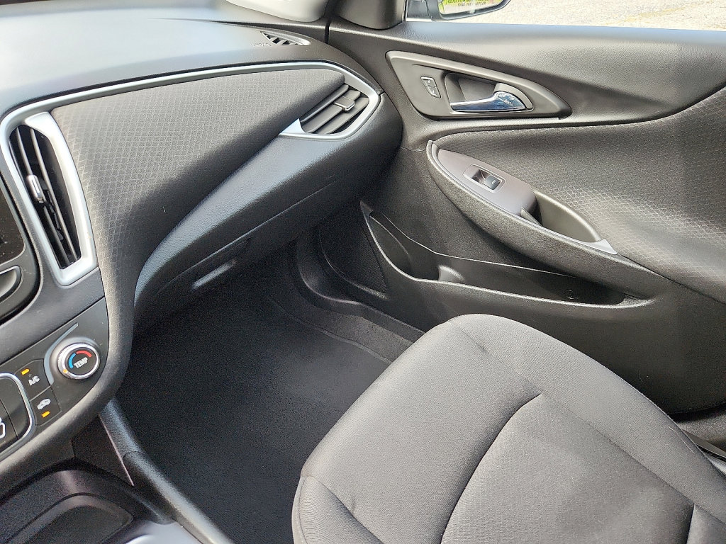 Used 2023 Chevrolet Malibu LS image 28