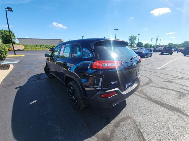 Used 2016 Jeep Cherokee Sport FWD image 7
