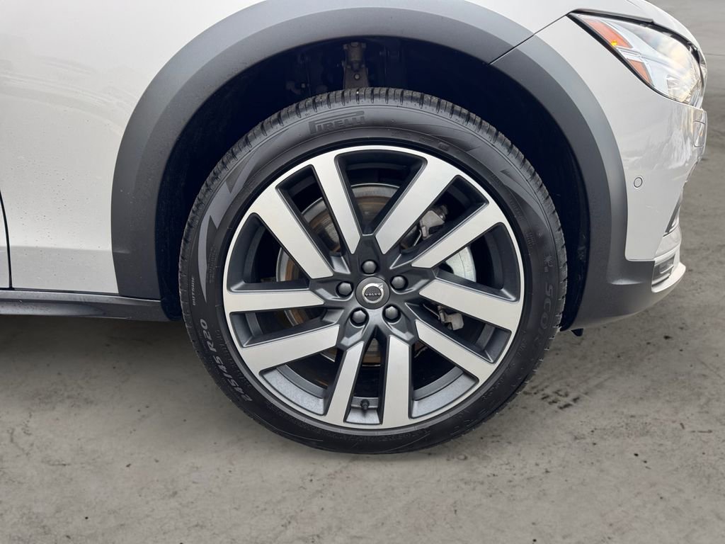 Certified 2025 Volvo V90 B6 Cross Country Plus image 7