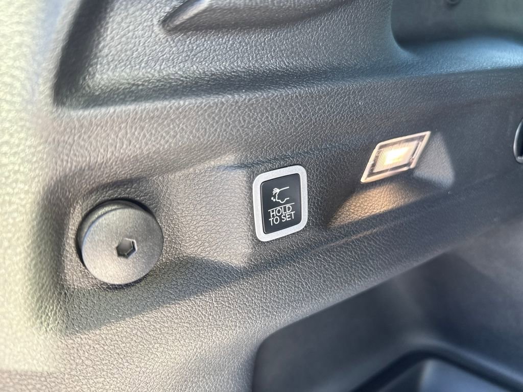 New 2025 Jeep Grand Cherokee L Laredo image 29