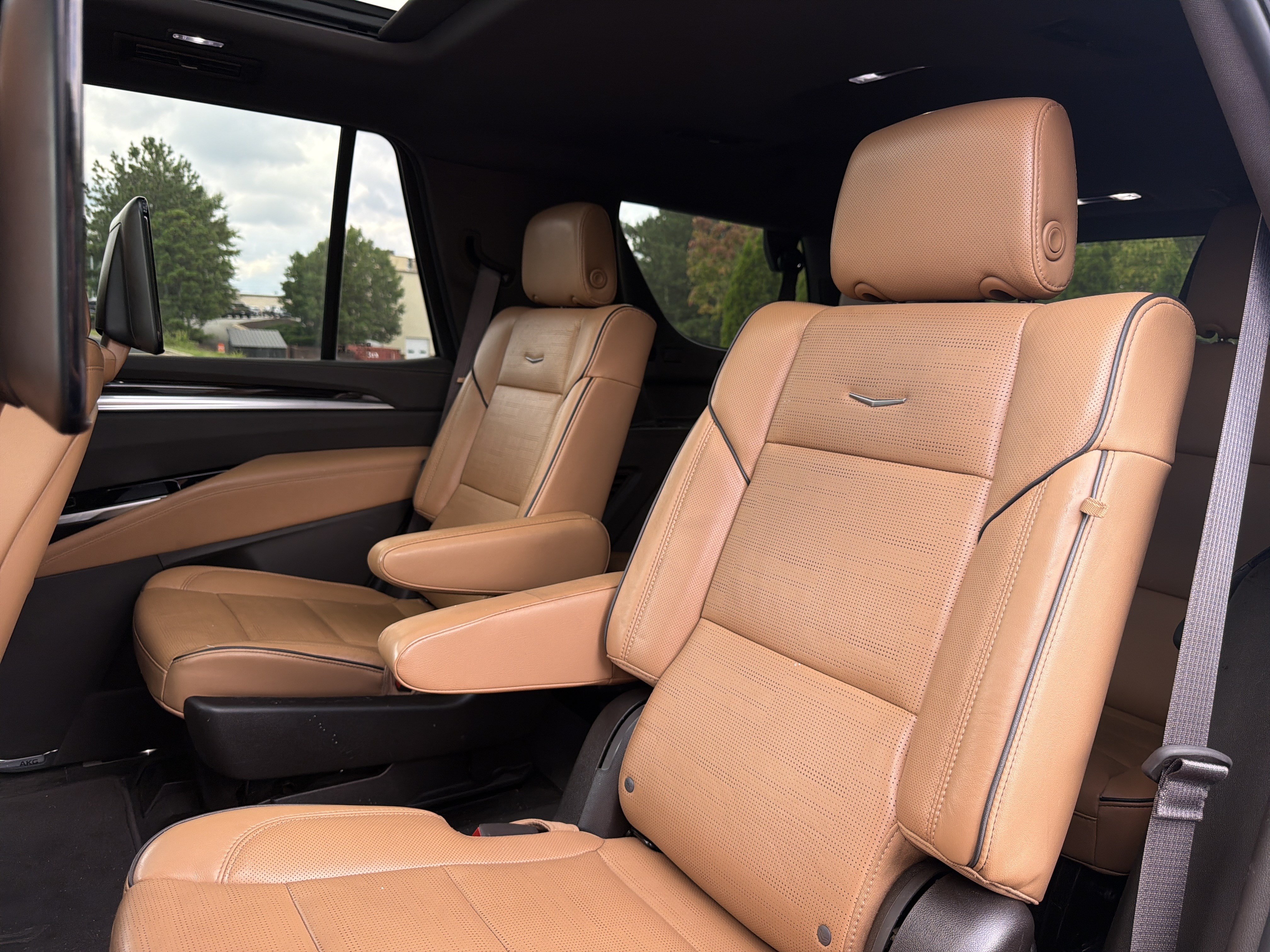 Used 2025 Cadillac Escalade Premium Luxury w/ Touring Package AWD/4WD image 9