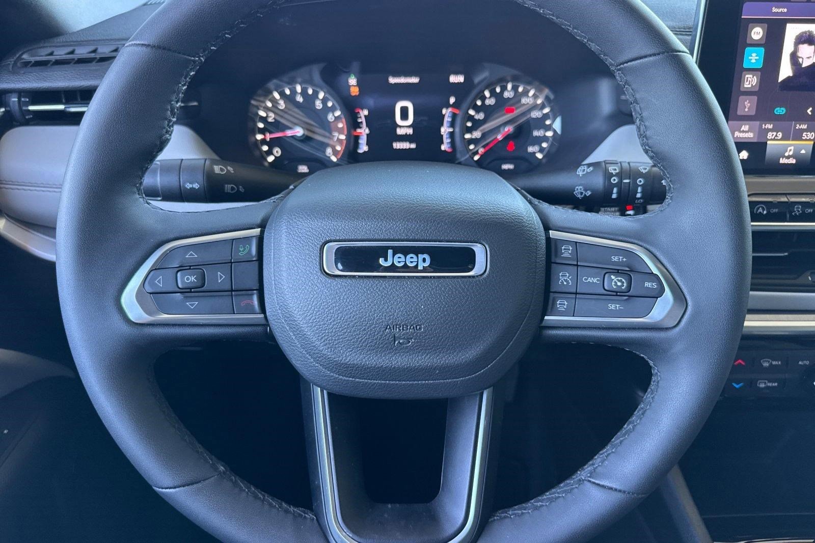 Used 2025 Jeep Compass Limited AWD/4WD image 17
