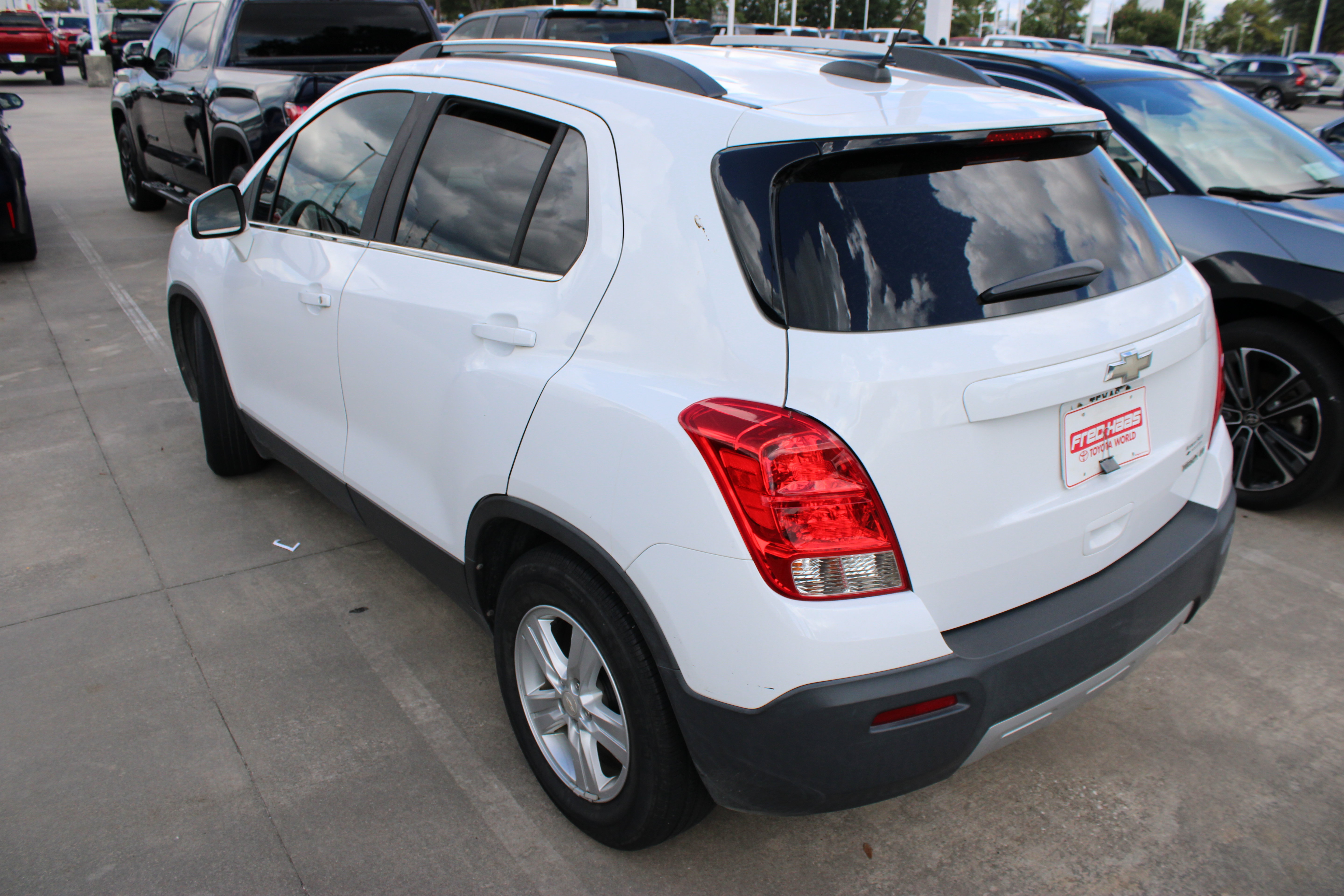 Used 2016 Chevrolet Trax LT w/ LT Sun and Sound Package FWD image 5