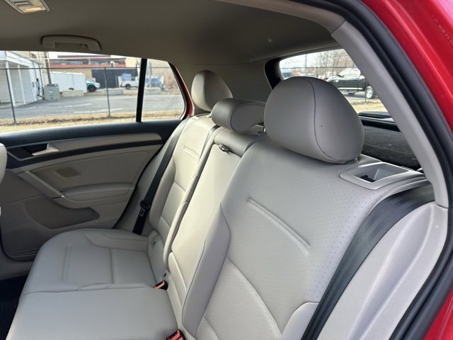 Used 2016 Volkswagen Golf S image 16