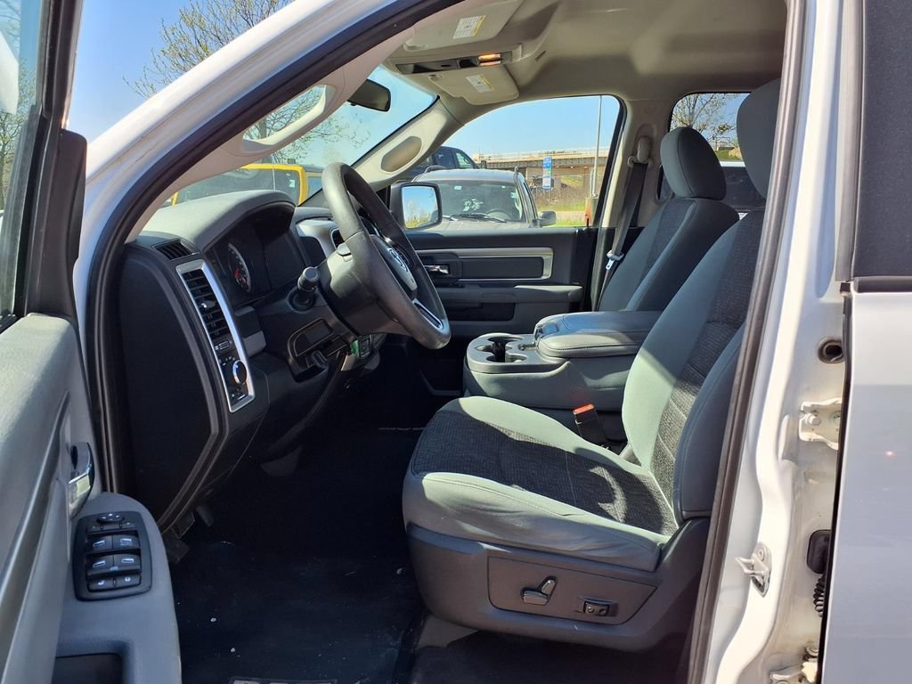 Used 2019 RAM 1500 Classic SLT AWD/4WD image 14