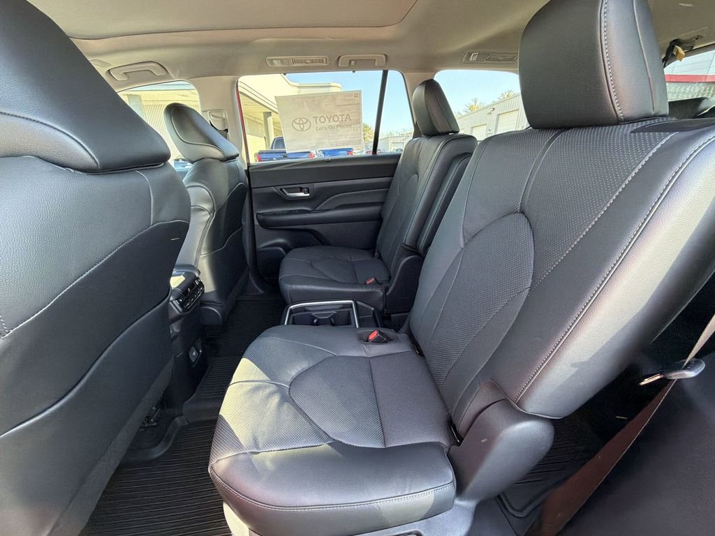 Used 2026 Toyota Grand Highlander Limited image 29