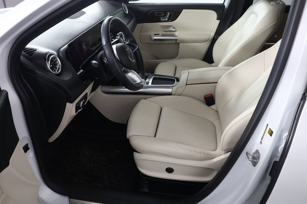 Used 2024 Mercedes-Benz GLA 250 4MATIC w/ Winter Heating Package image 19