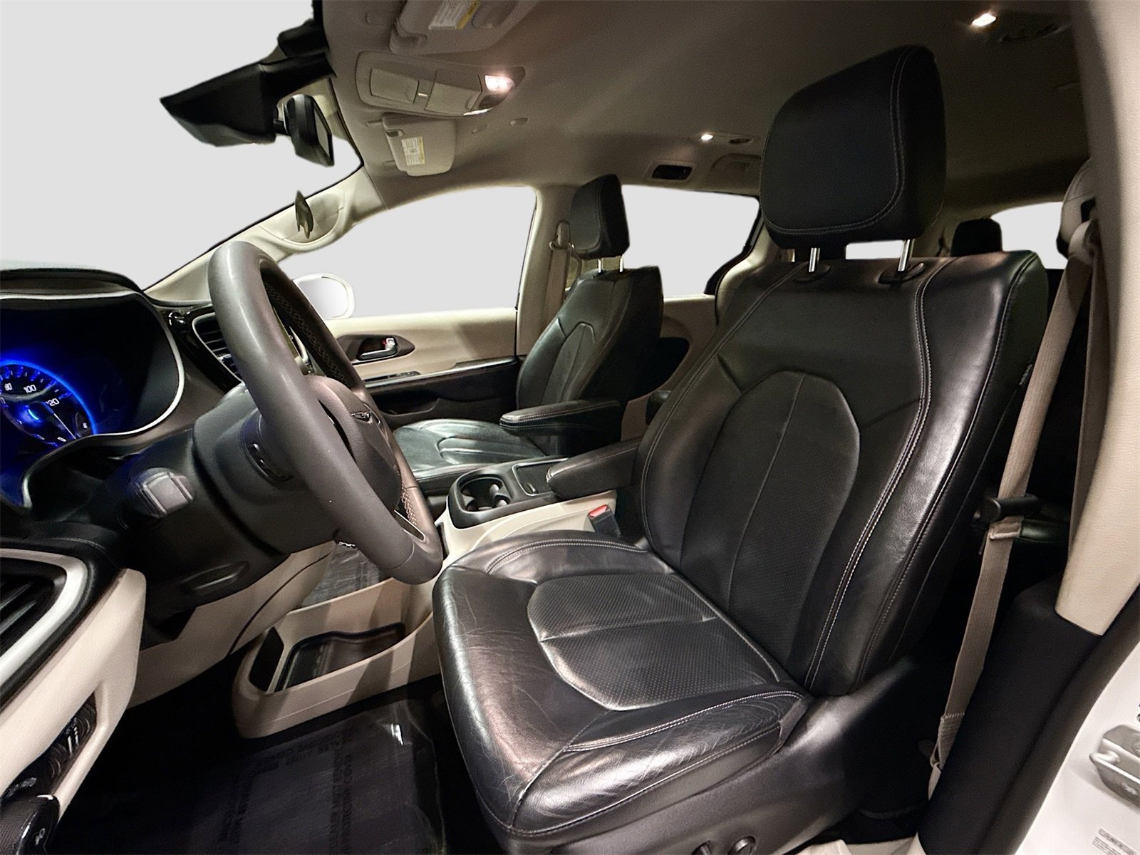 Used 2022 Chrysler Pacifica Touring-L image 19