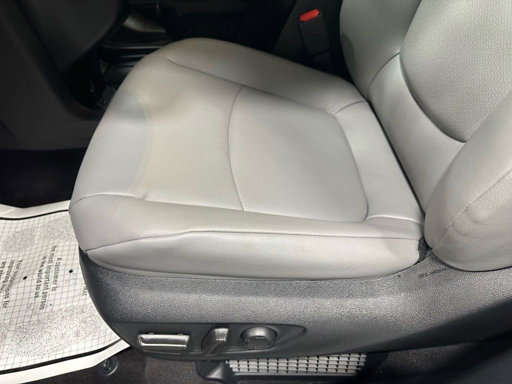 Used 2025 Toyota Sienna XLE image 13