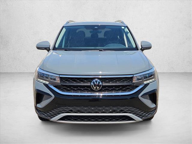 Used 2024 Volkswagen Taos SE FWD image 2