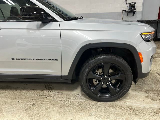 Used 2023 Jeep Grand Cherokee Altitude image 8