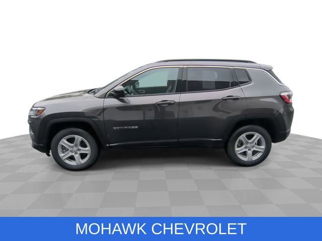Used 2023 Jeep Compass Latitude AWD/4WD image 5