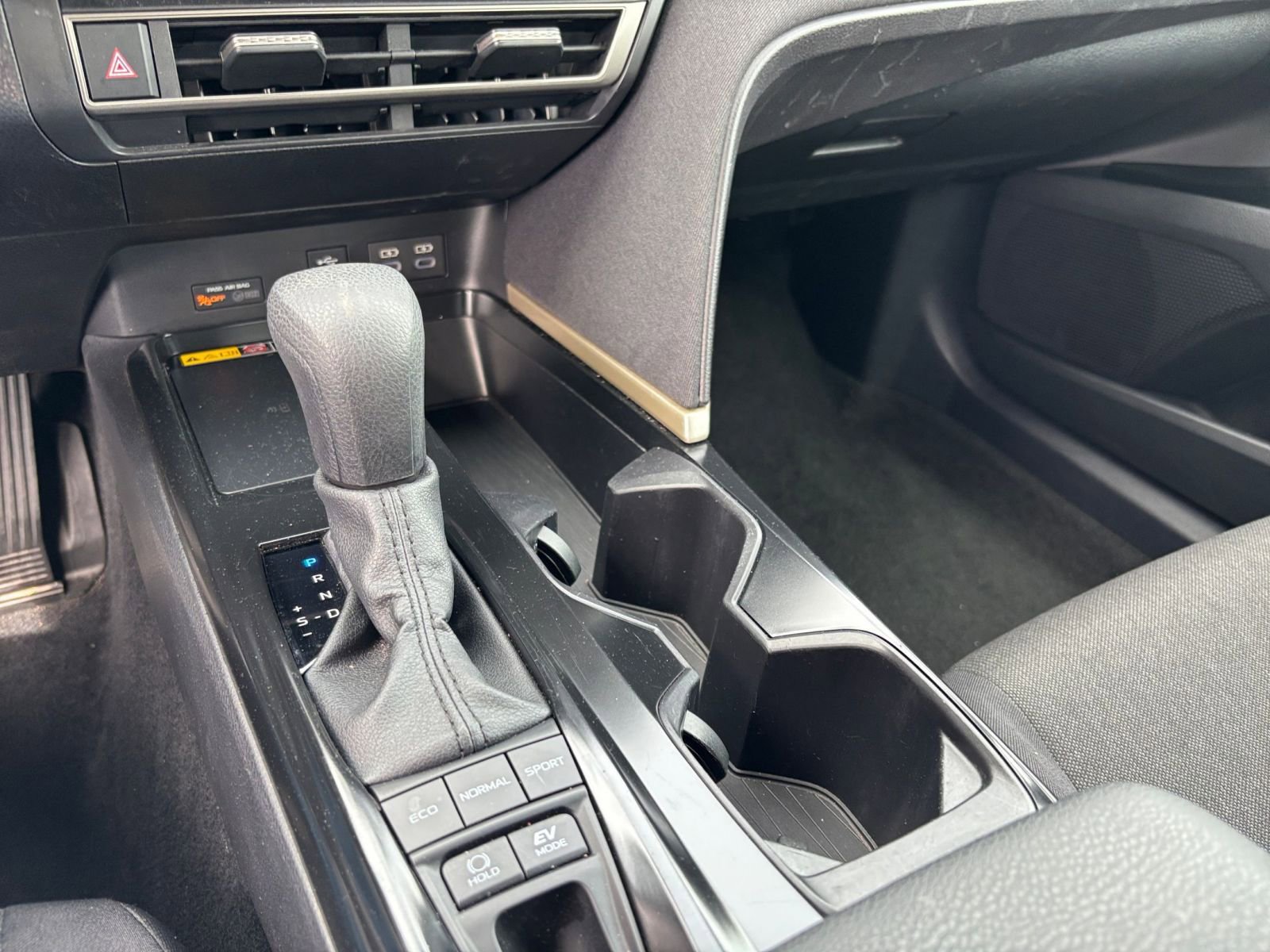 Used 2025 Toyota Camry LE FWD image 41