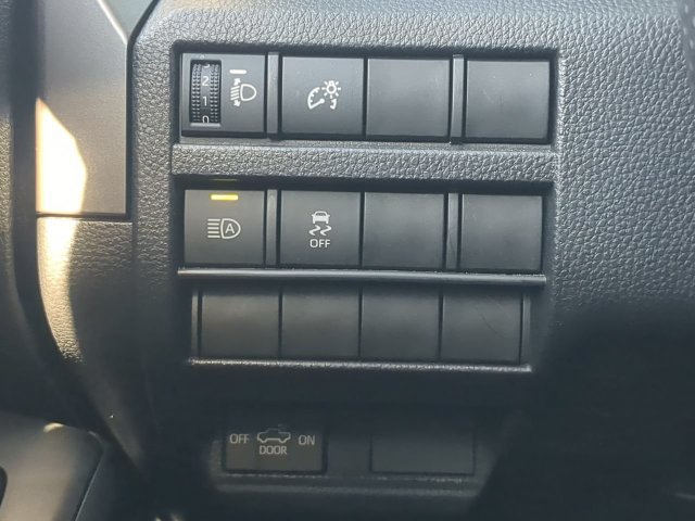 Certified 2025 Toyota Tacoma SR5 AWD/4WD image 25