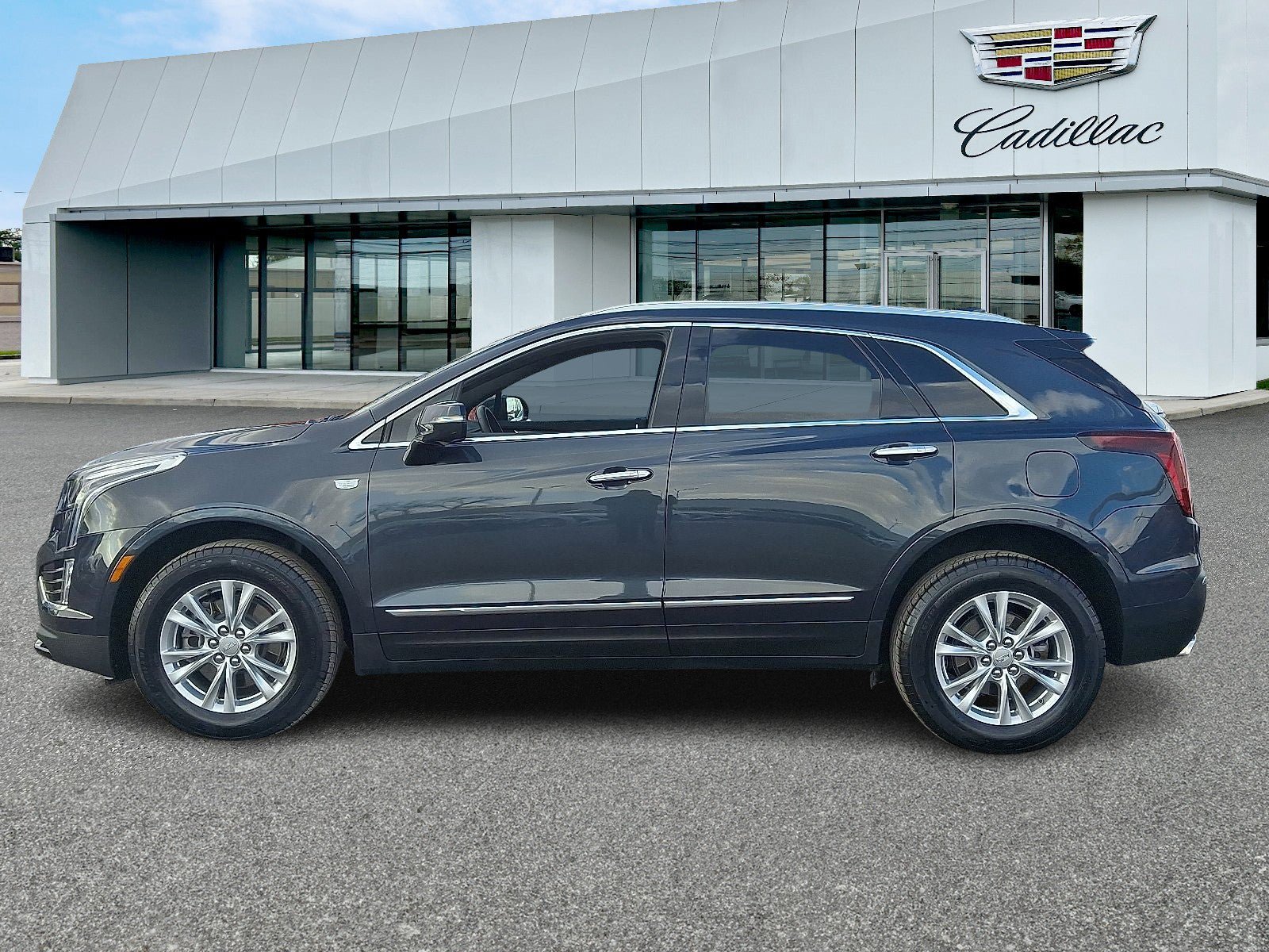 Certified 2022 Cadillac XT5 Luxury AWD/4WD image 2