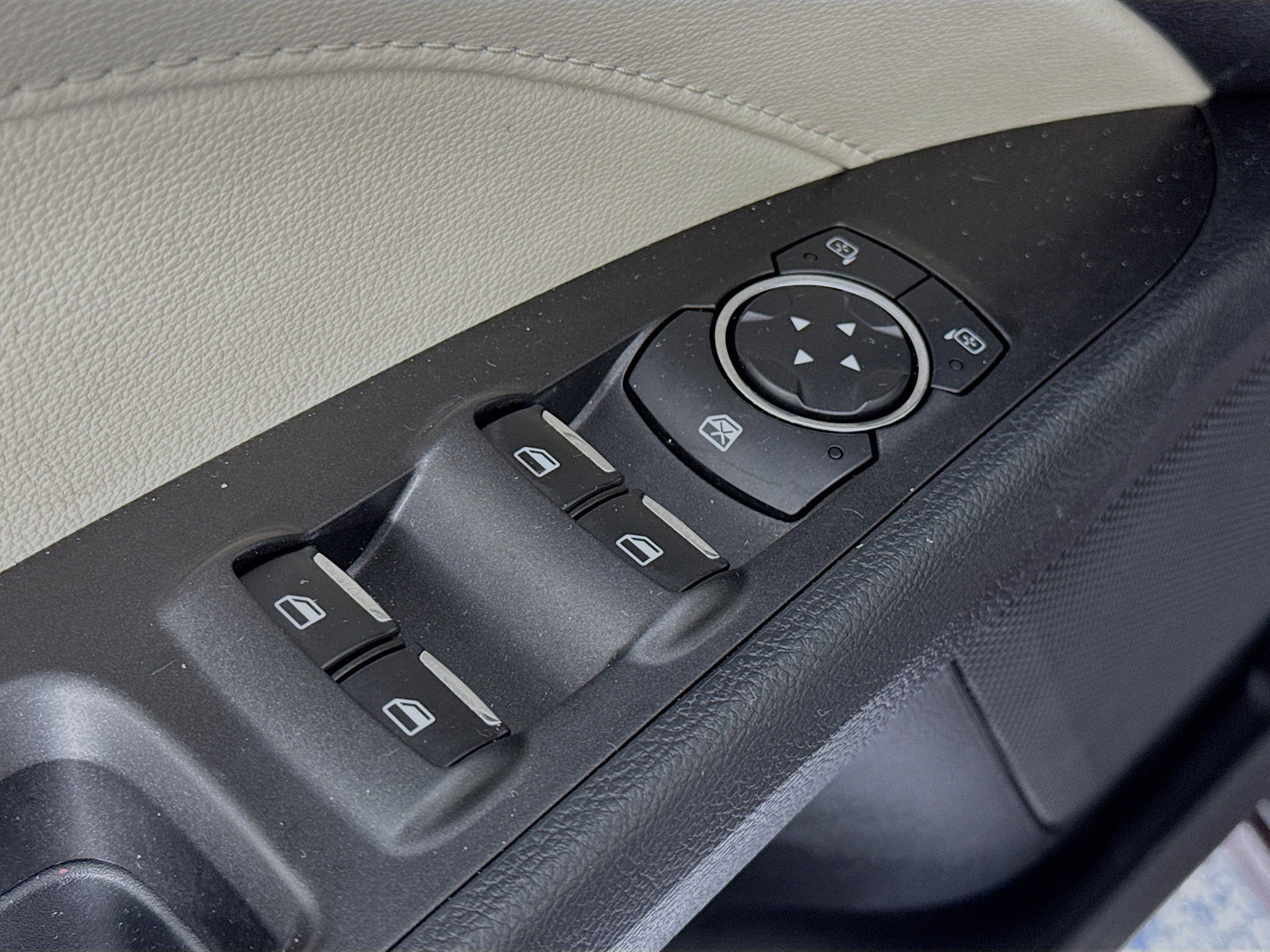 Used 2017 Ford Fusion Titanium FWD image 18