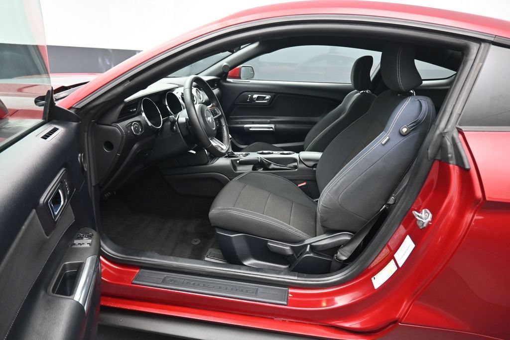 Used 2016 Ford Mustang Coupe RWD image 11