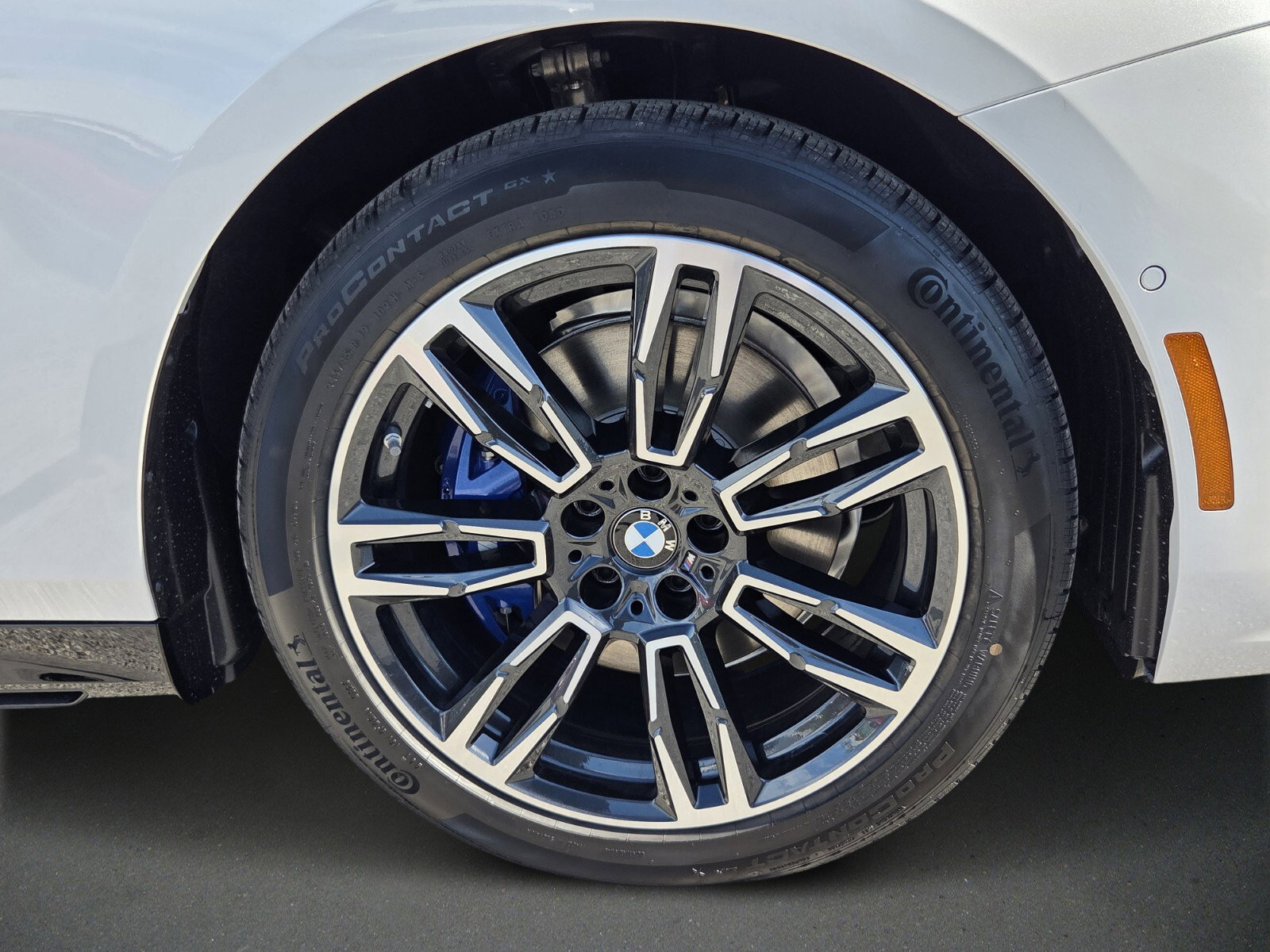 New 2026 BMW 530i xDrive w/ M Sport Package image 9