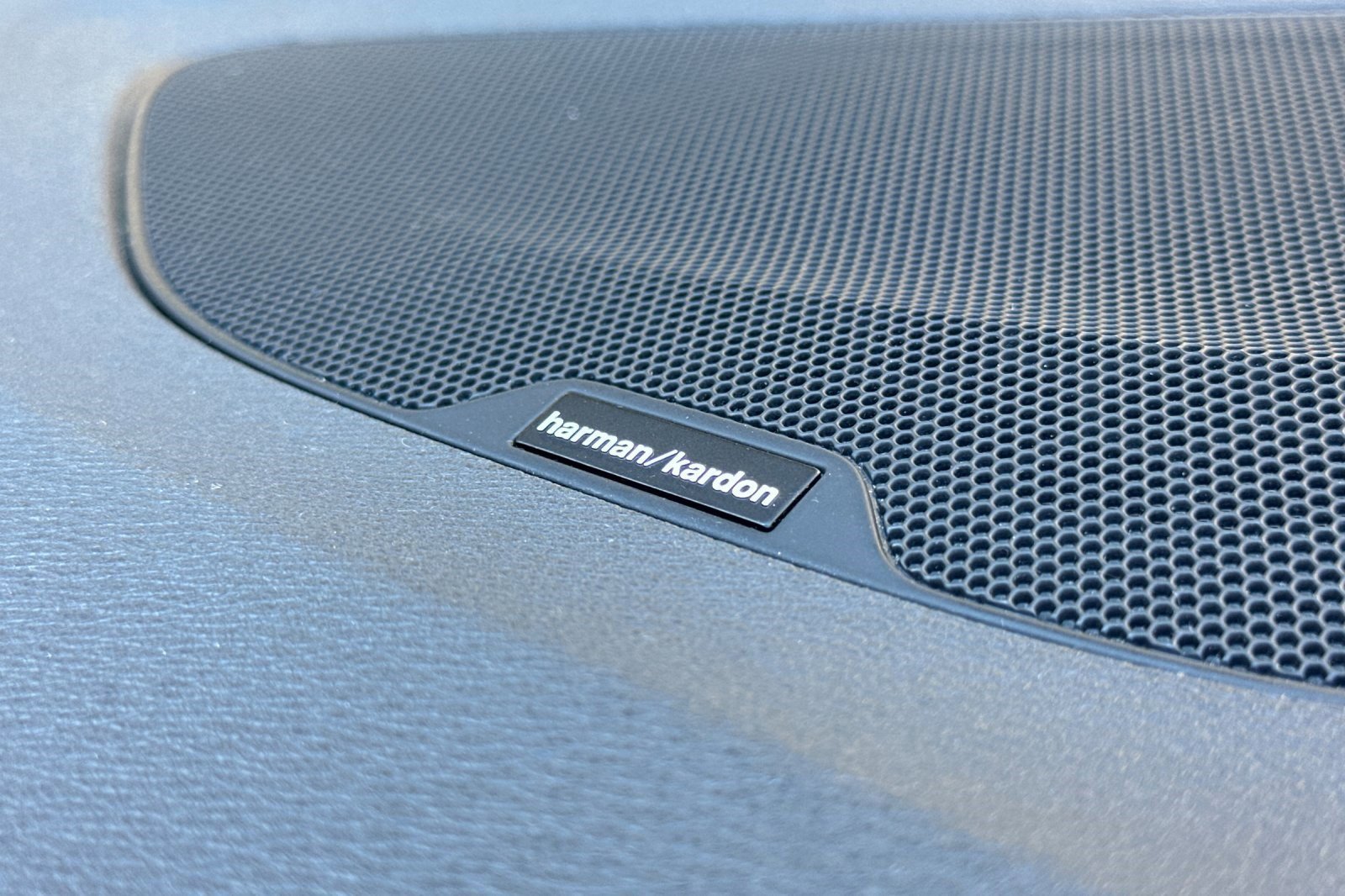 Used 2017 Volvo S60 T5 Inscription Platinum image 25