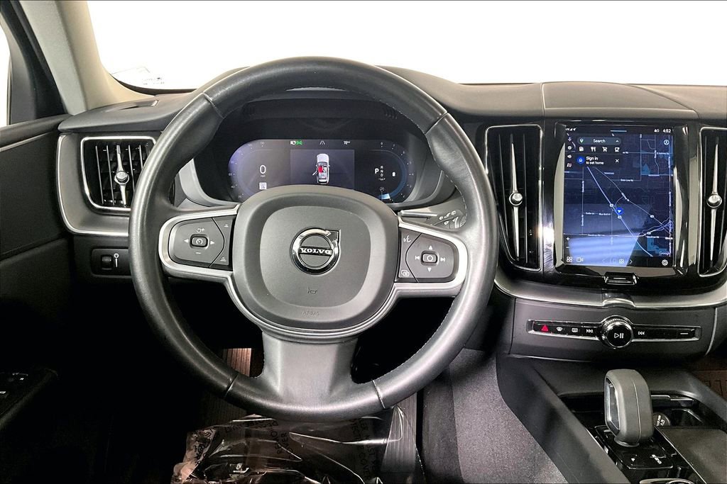 Used 2022 Volvo XC60 B5 Momentum image 5