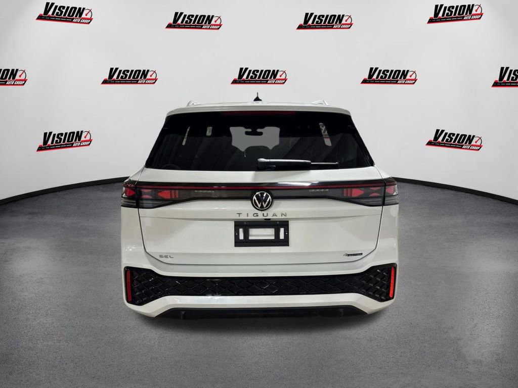 Used 2025 Volkswagen Tiguan SEL R-Line AWD/4WD image 6