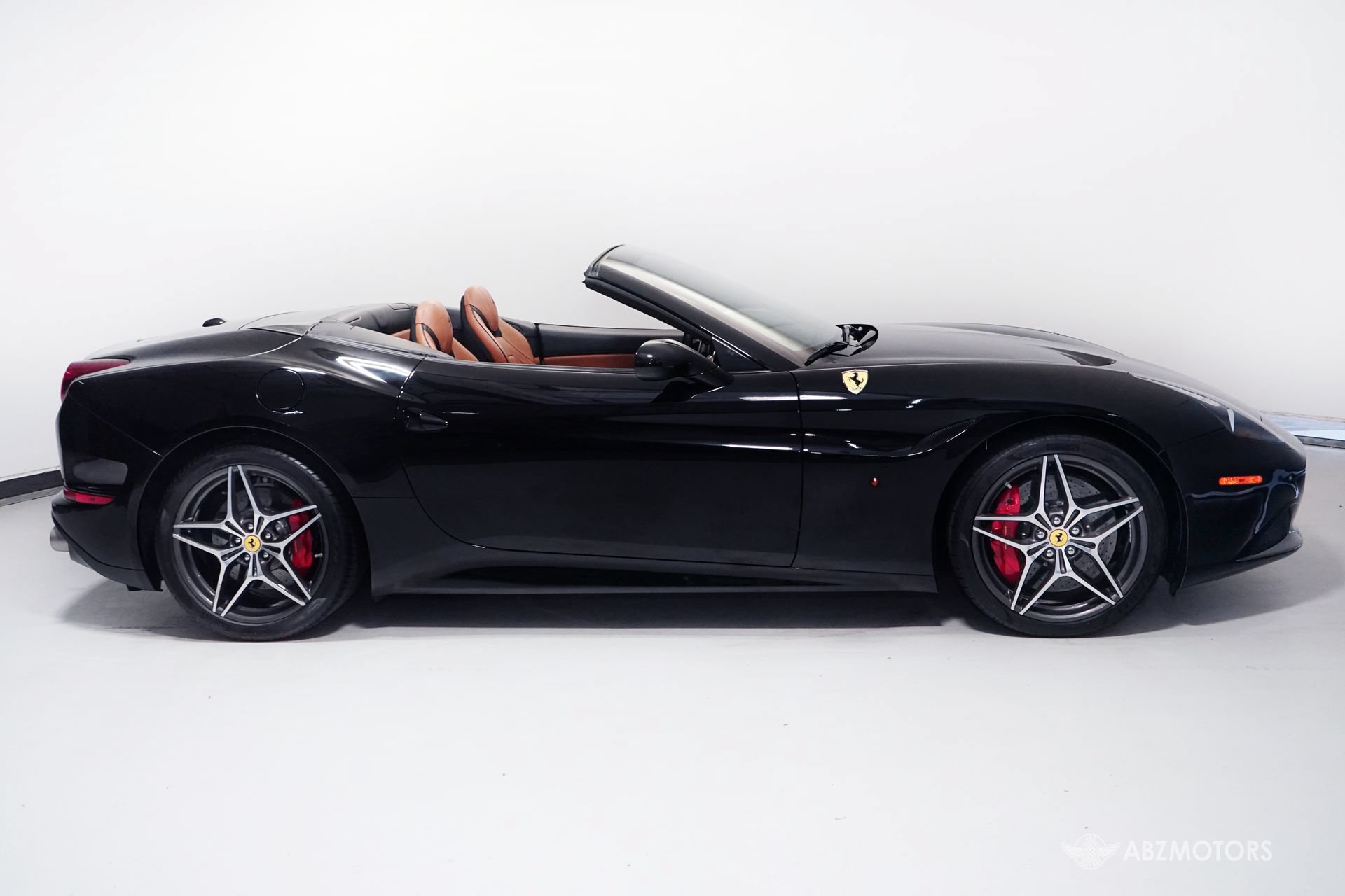 Used 2016 Ferrari California T RWD image 3
