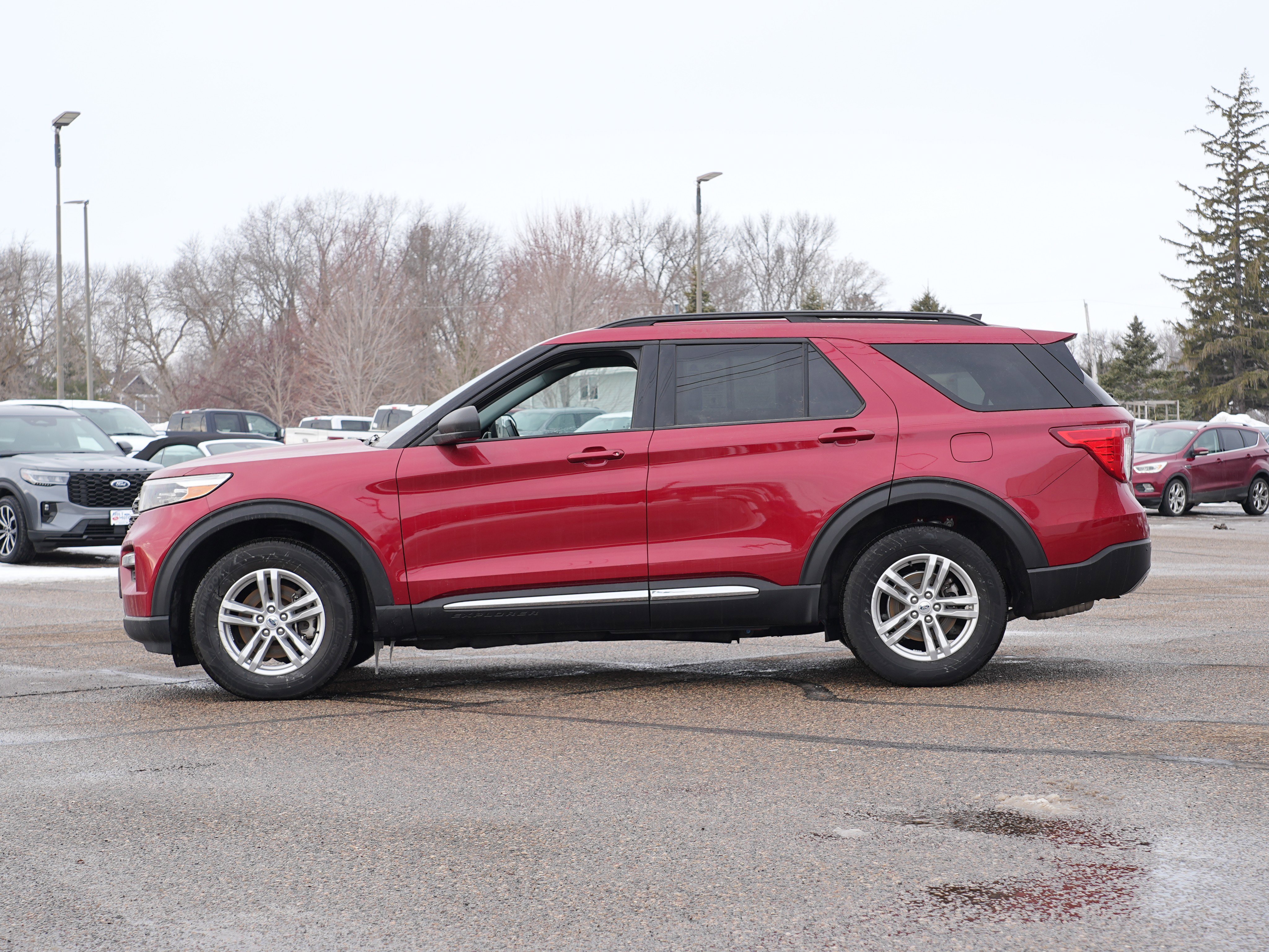 Used 2023 Ford Explorer XLT w/ Equipment Group 202A image 7