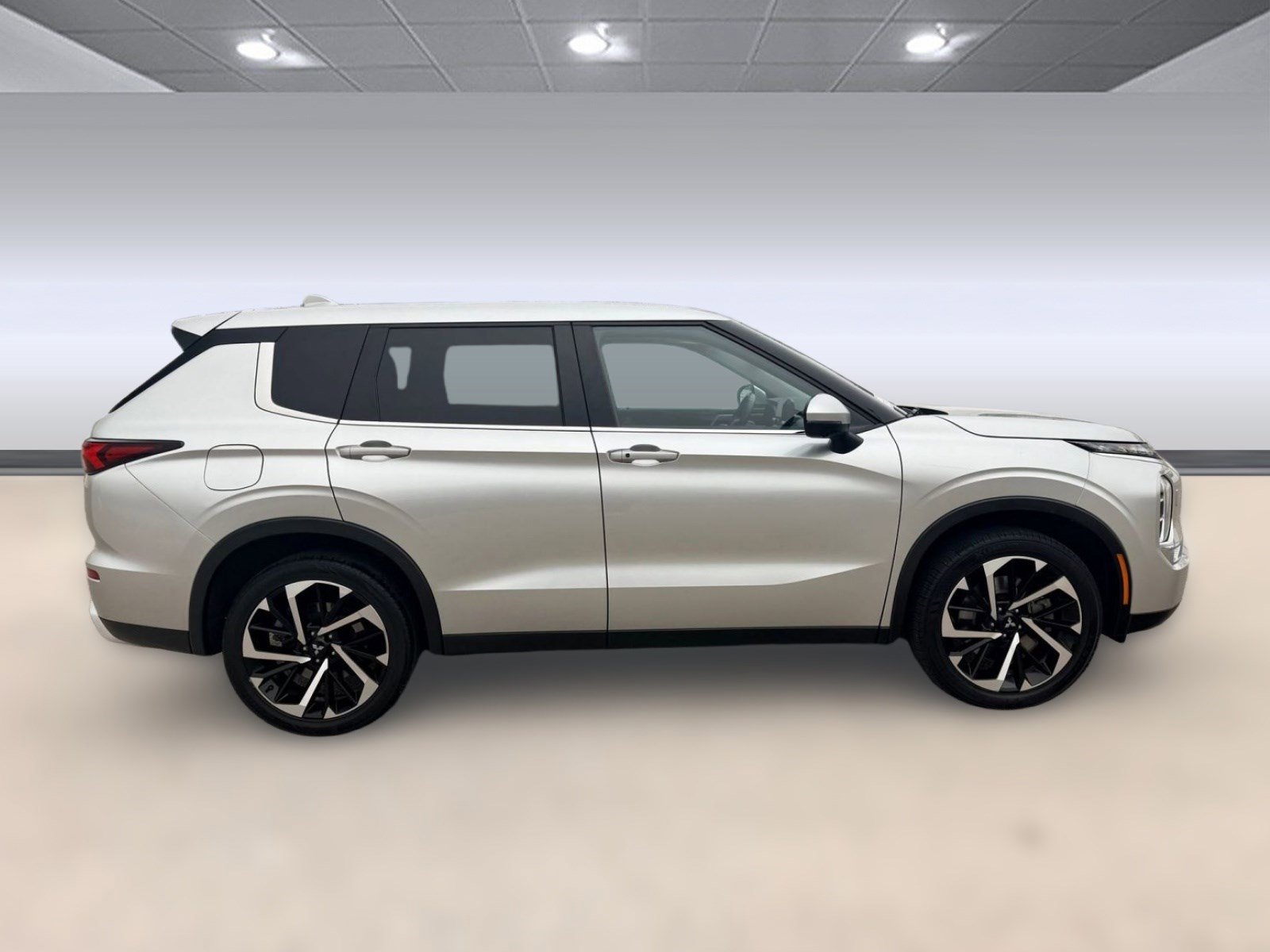 Used 2024 Mitsubishi Outlander SE image 7