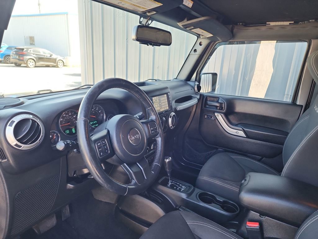 Used 2017 Jeep Wrangler Sahara w/ Connectivity Group image 14
