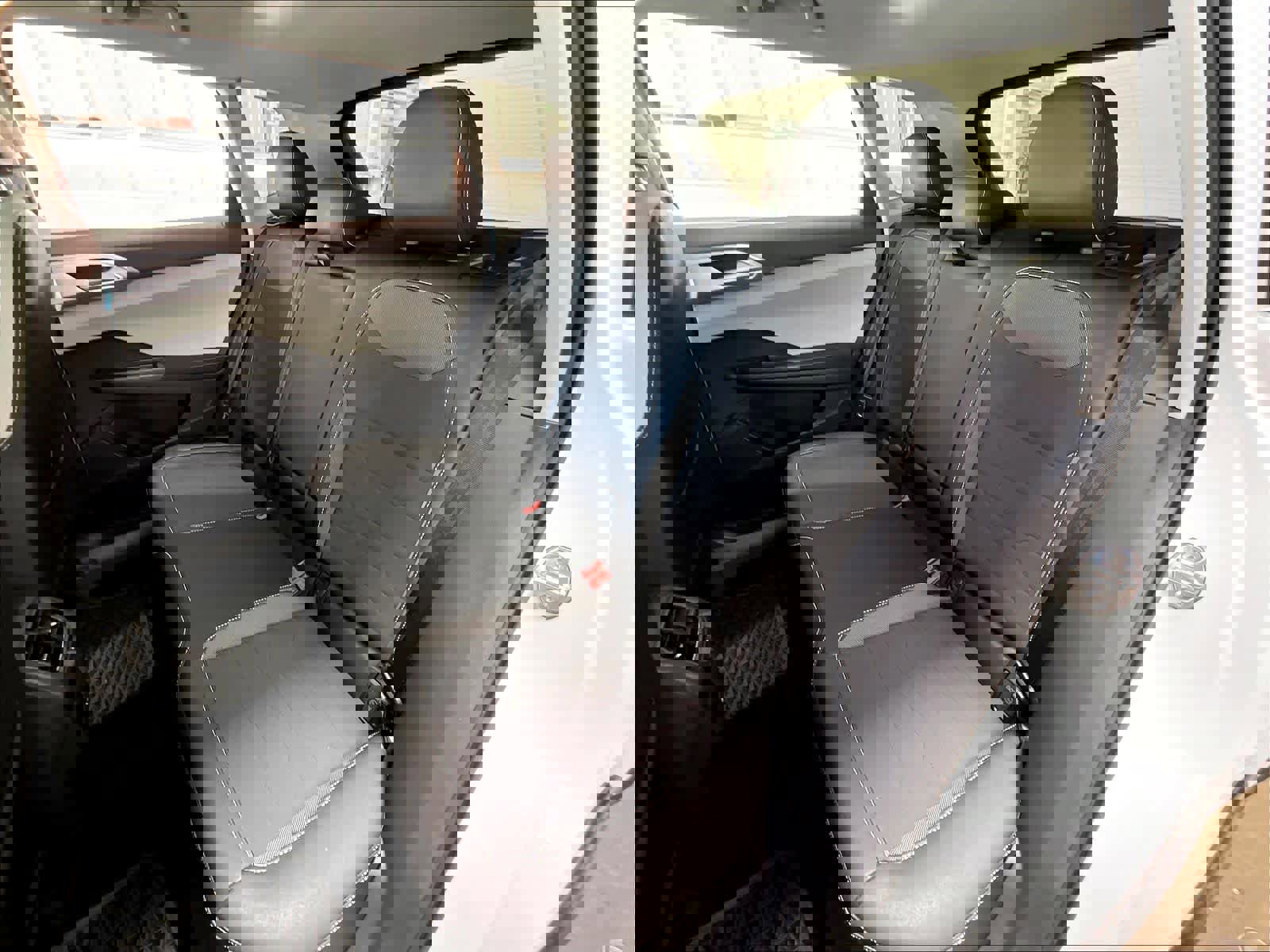 Used 2025 Volkswagen Taos SE w/ Panoramic Sunroof Package image 28