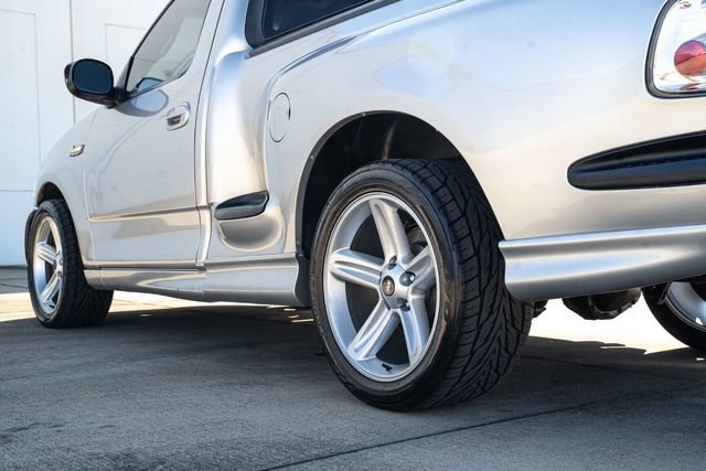 Used 2001 Ford F150 Lightning RWD image 15