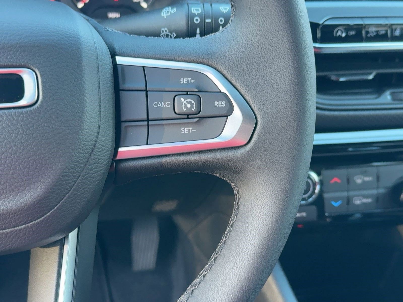 New 2026 Jeep Compass Latitude image 26