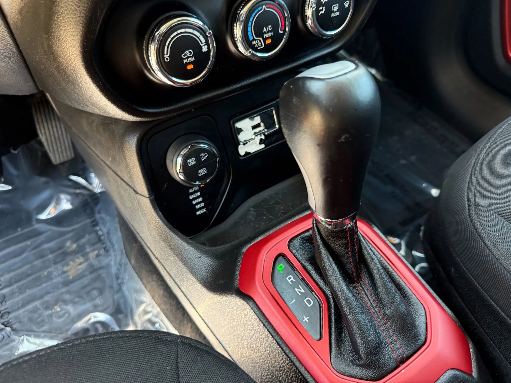 Used 2016 Jeep Renegade Trailhawk image 27