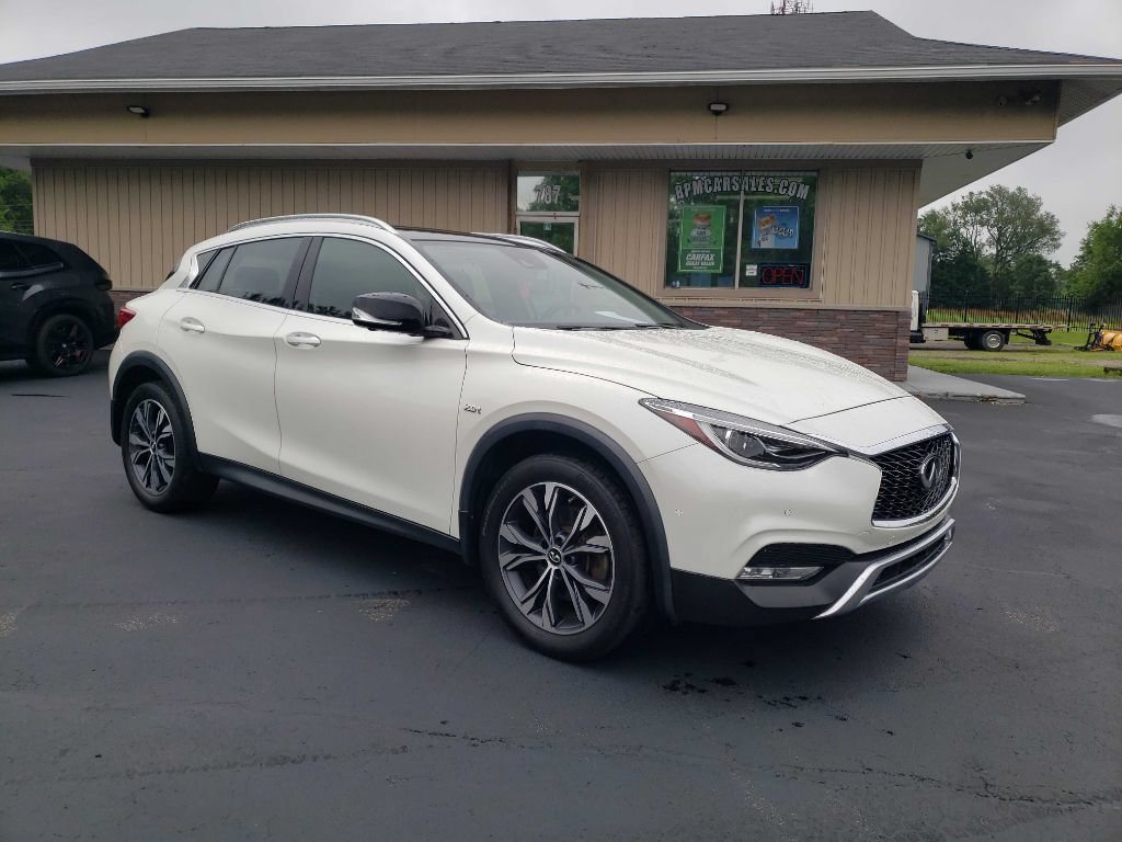 Used 2018 INFINITI QX30 Premium w/ Technology Package AWD/4WD image 1