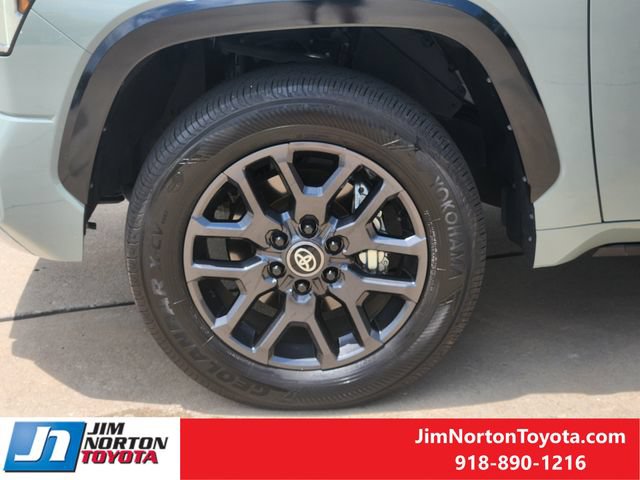 Used 2025 Toyota Tundra Platinum AWD/4WD image 13