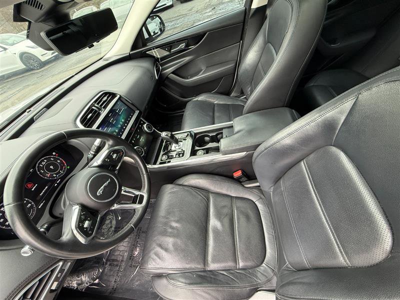 Used 2020 Jaguar XE S image 15