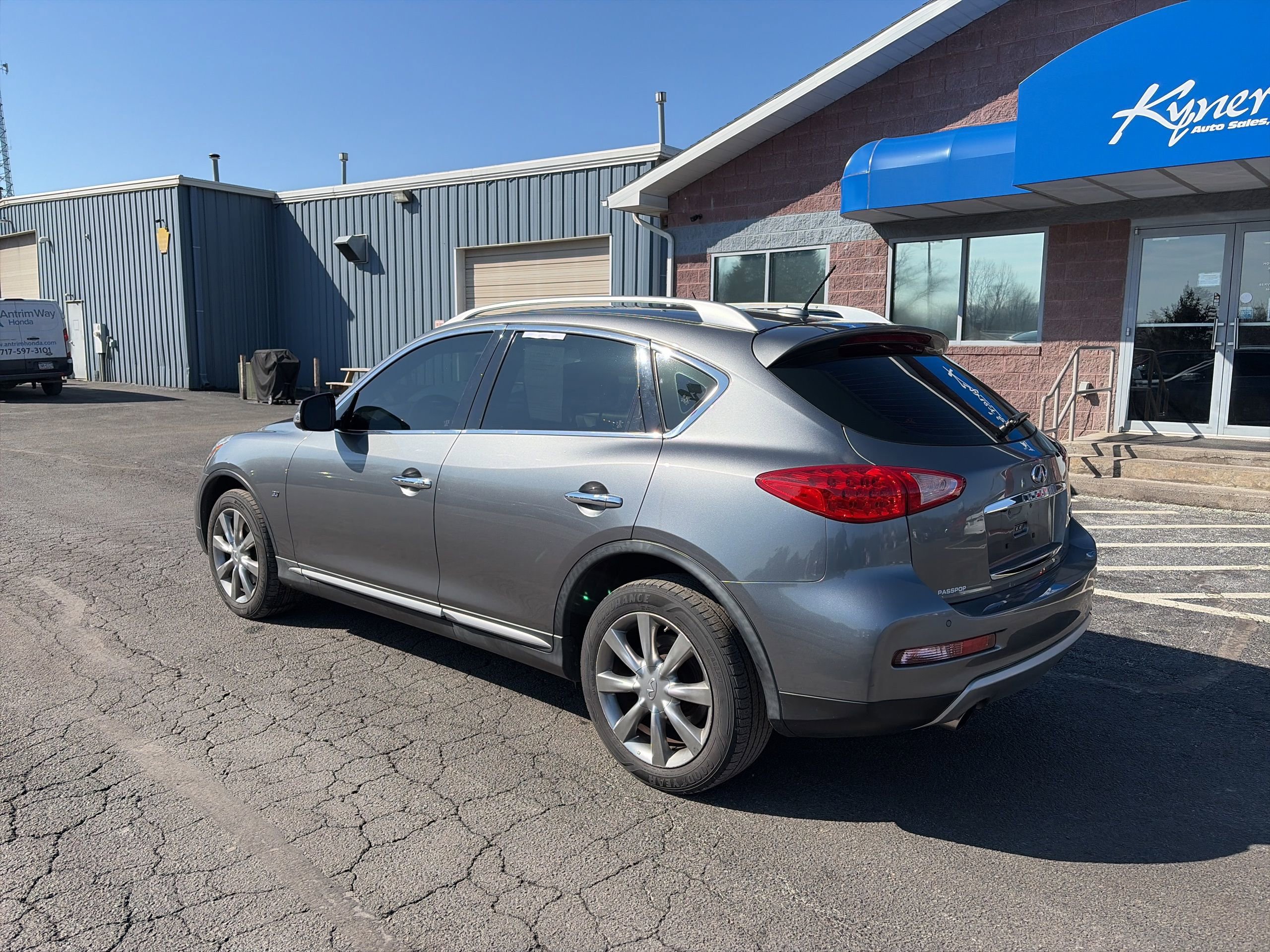 Used 2017 INFINITI QX50 AWD w/ Premium Plus Package image 4