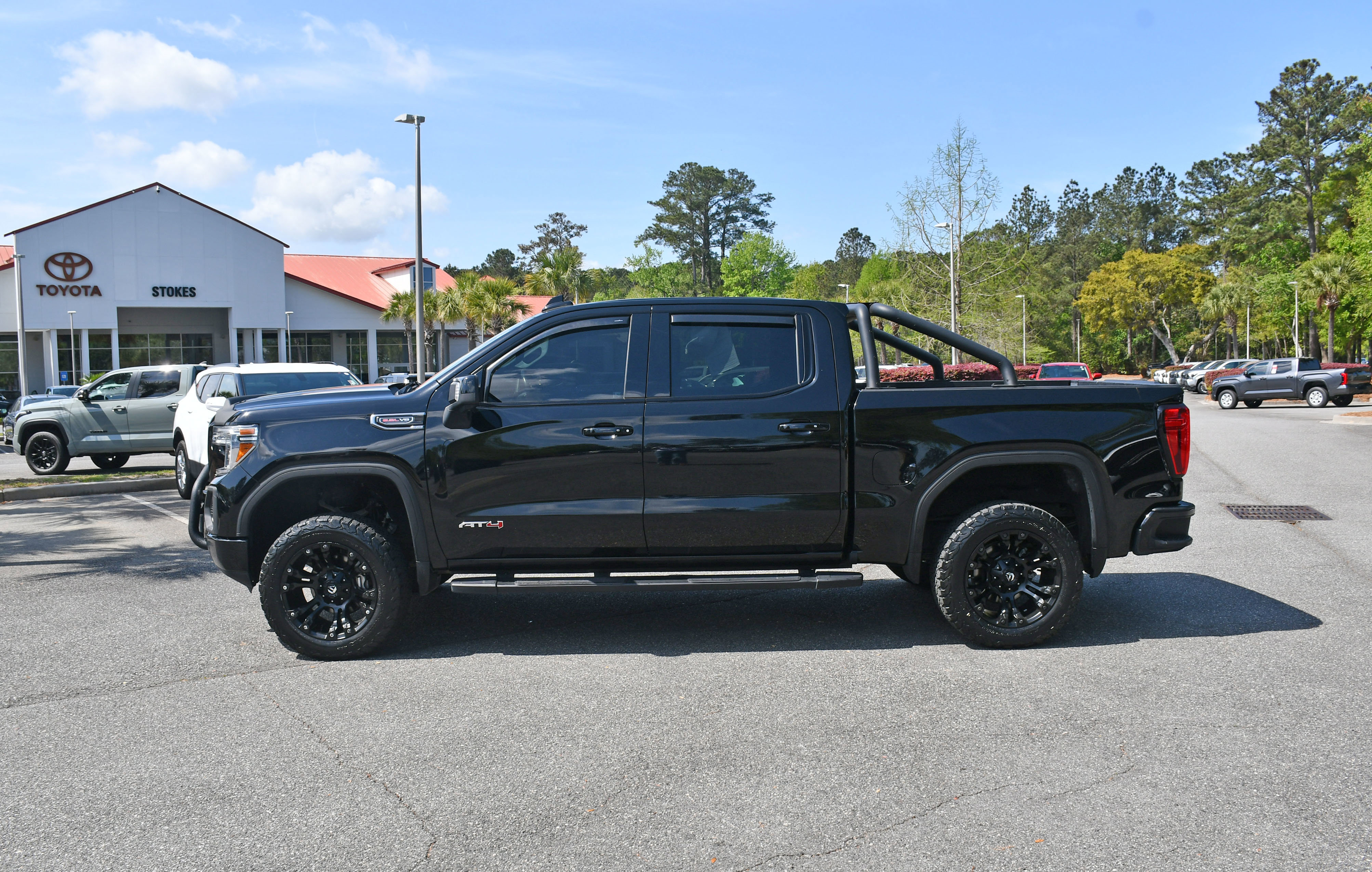 Used 2020 GMC Sierra 1500 AT4 w/ AT4 Premium Package image 2