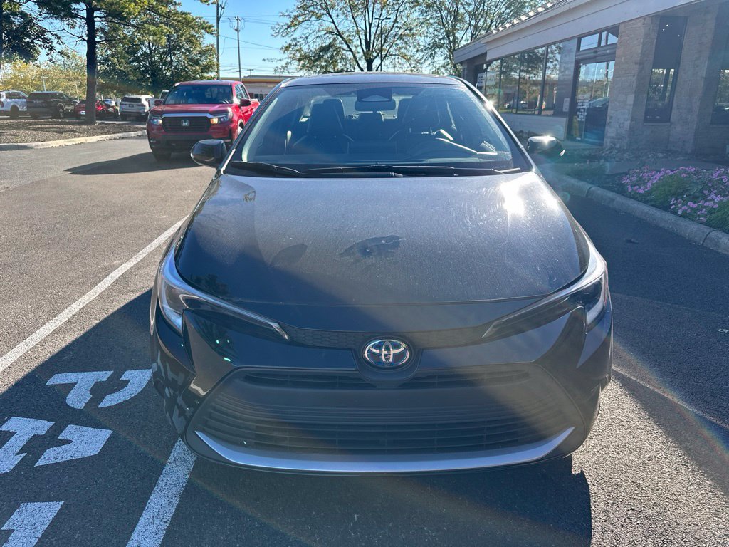 Used 2023 Toyota Corolla XLE FWD image 3