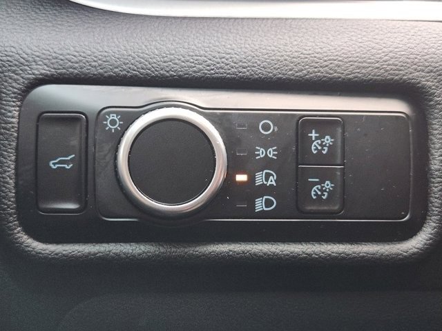 Used 2023 Ford Explorer XLT image 20