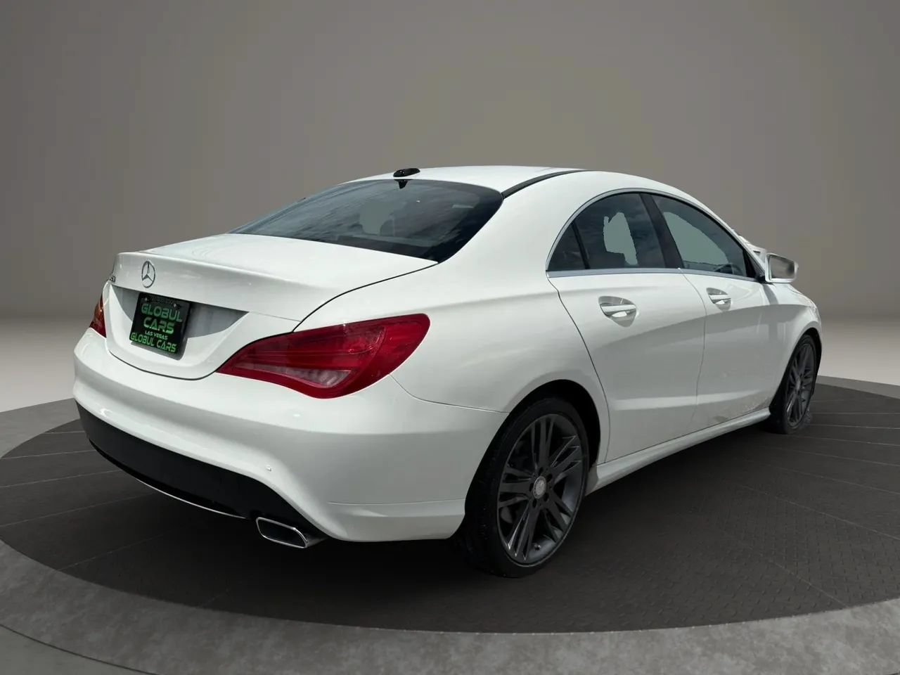 Used 2015 Mercedes-Benz CLA 250 image 4