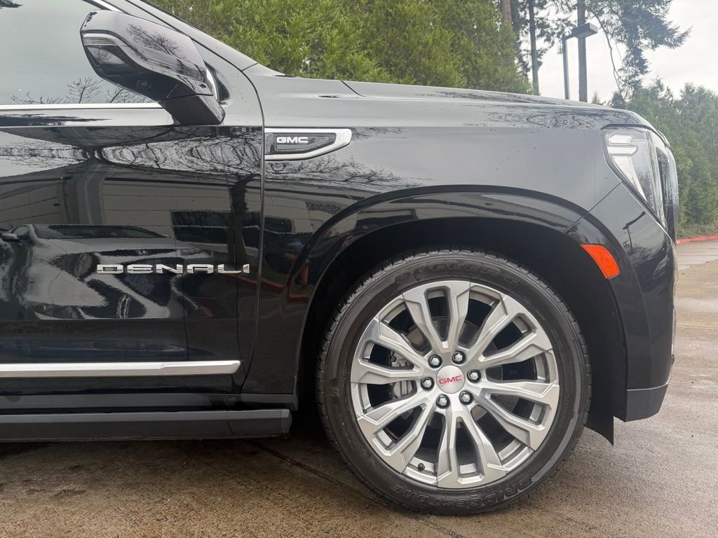 Used 2021 GMC Yukon Denali w/ Denali Ultimate Package image 3