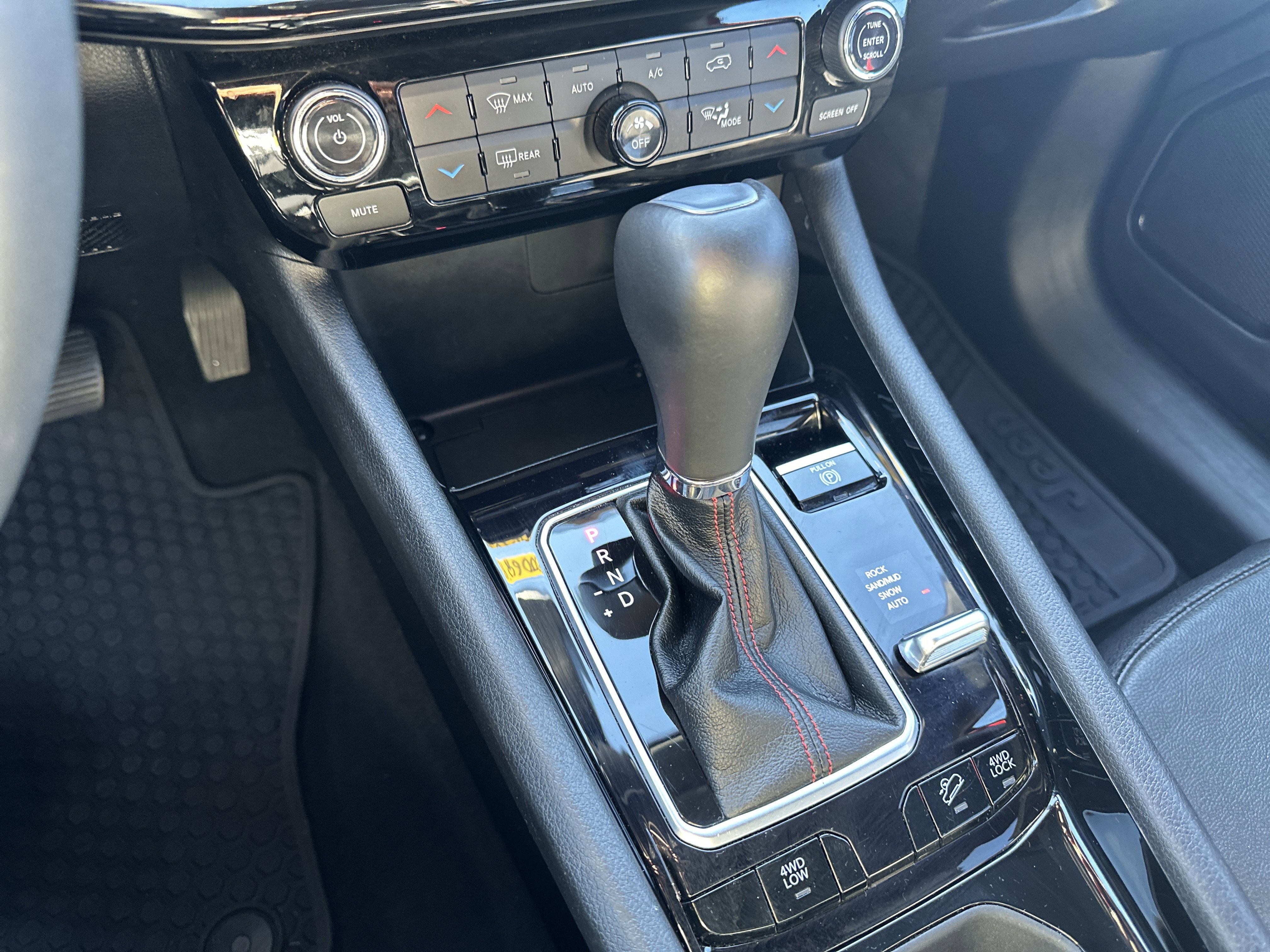 Used 2024 Jeep Compass Trailhawk image 29