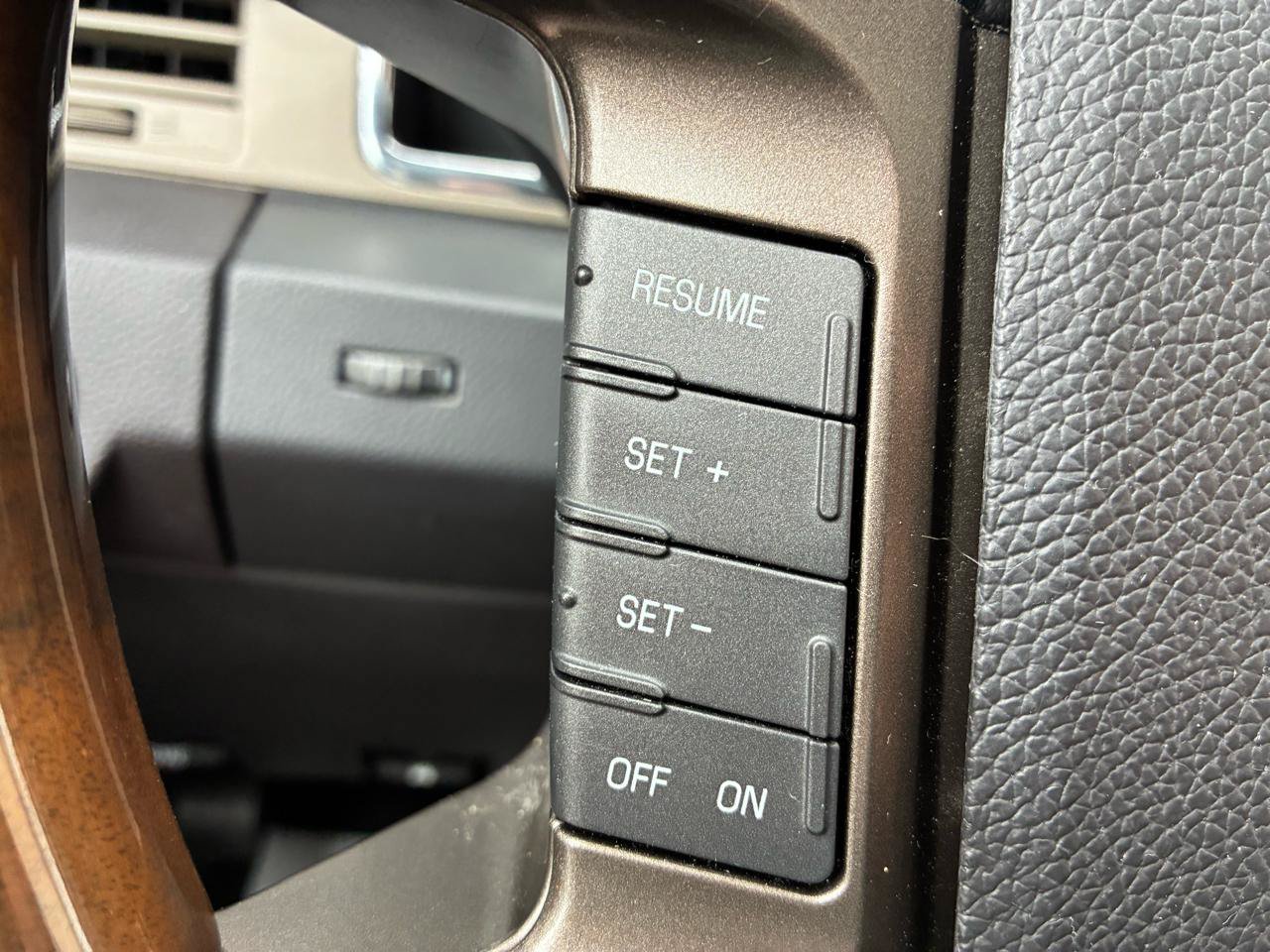 Used 2014 Lincoln Navigator L 4WD image 17