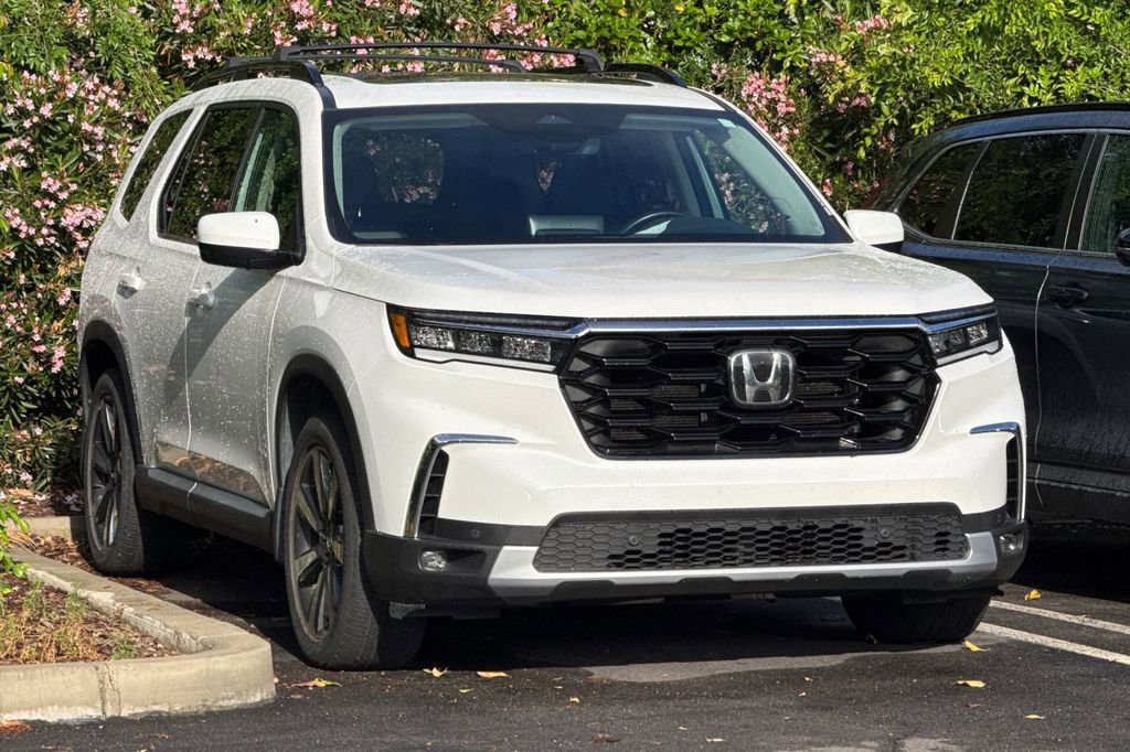 Used 2023 Honda Pilot Touring image 2