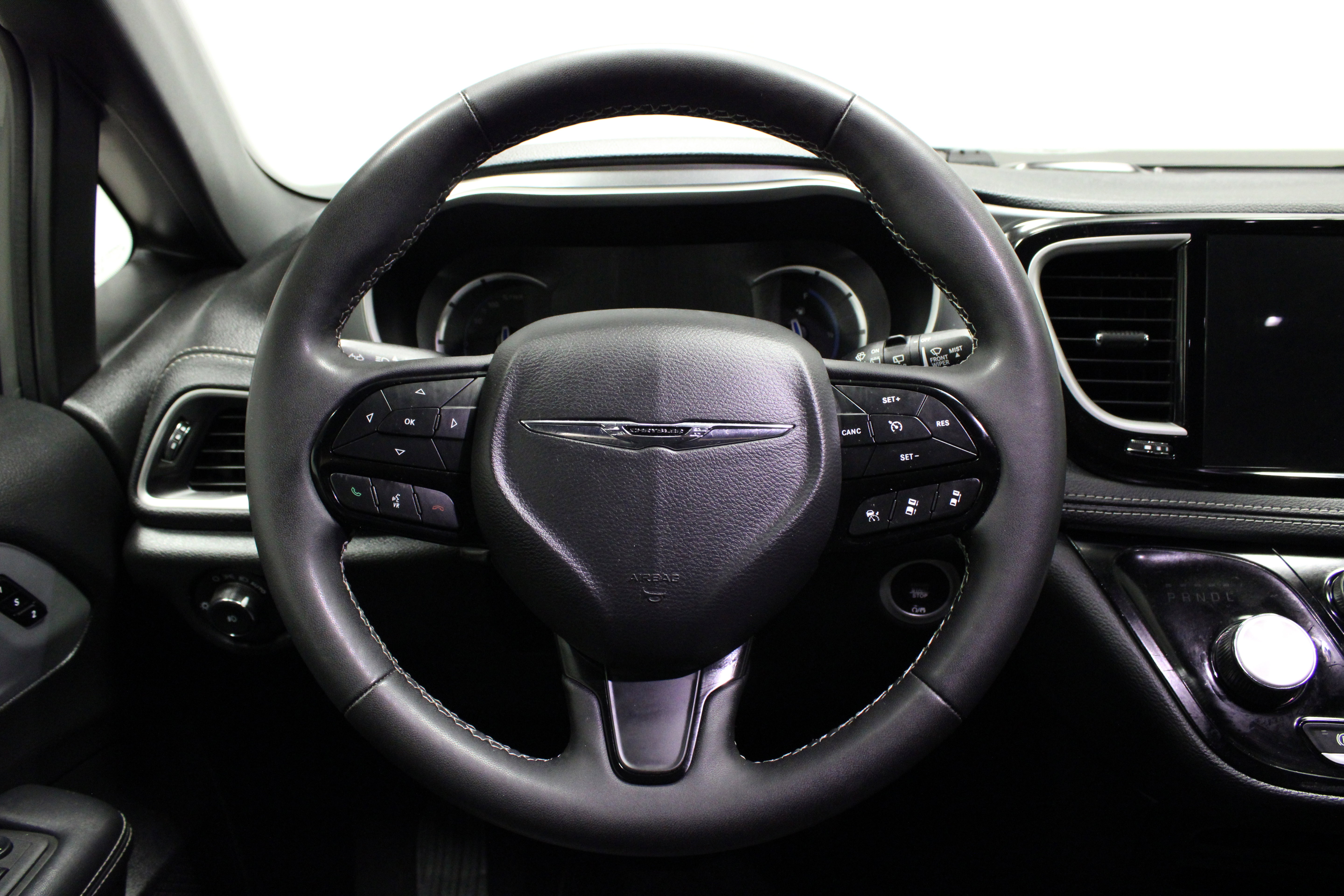 Used 2023 Chrysler Pacifica Touring-L w/ S Appearance Package FWD image 22