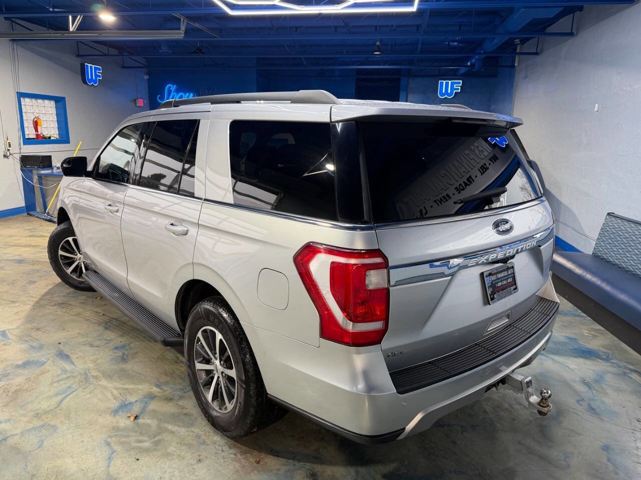 Used 2018 Ford Expedition XLT AWD/4WD image 3