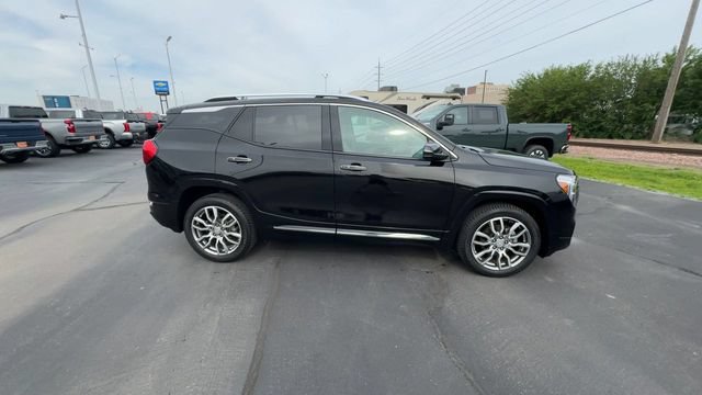 Used 2022 GMC Terrain Denali w/ LPO, Floor Liner Package AWD/4WD image 9